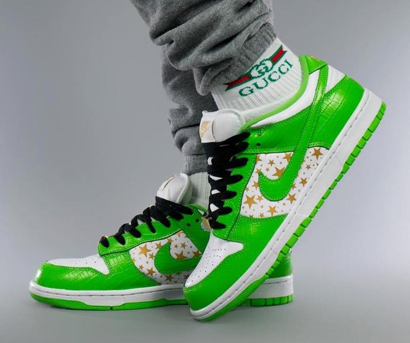 Supreme Nike SB Dunk Low Green Stars DH3228-101 Release Date On-Feet