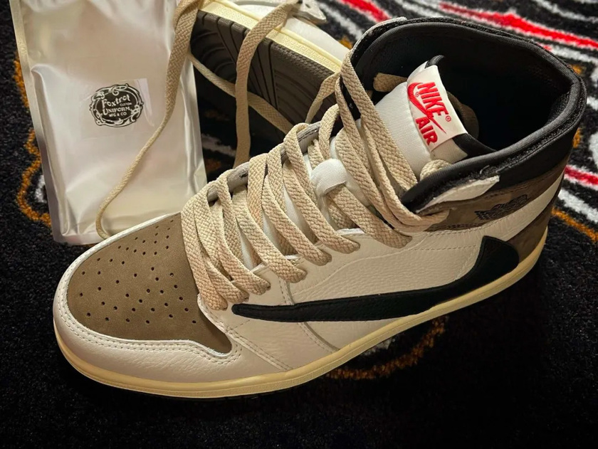 TS,Travis Scott,AJ1,Air Jordan  针不戳！Travis Scott 继续上脚曝光未市售「反钩 AJ1」！