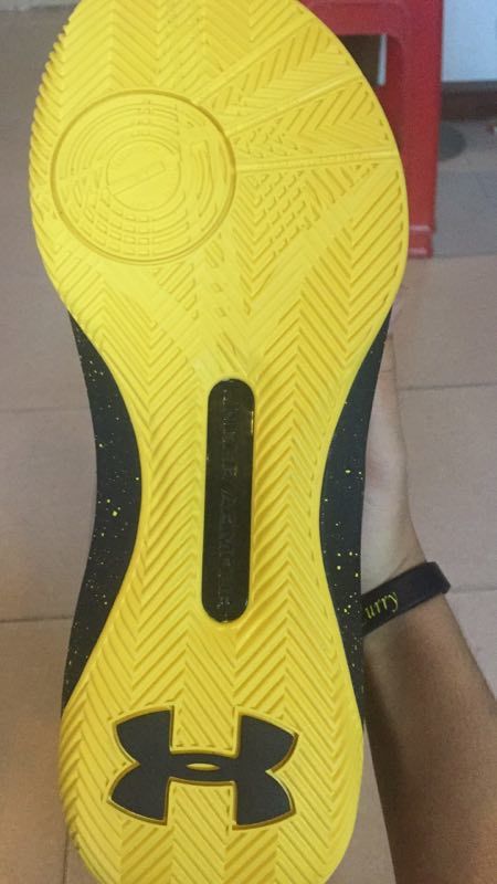 安德玛库里篮球鞋3.5 | 当客|运动装备鉴定|球鞋