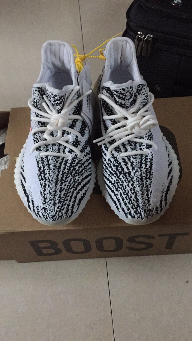 yeezy 350 v2 白斑马