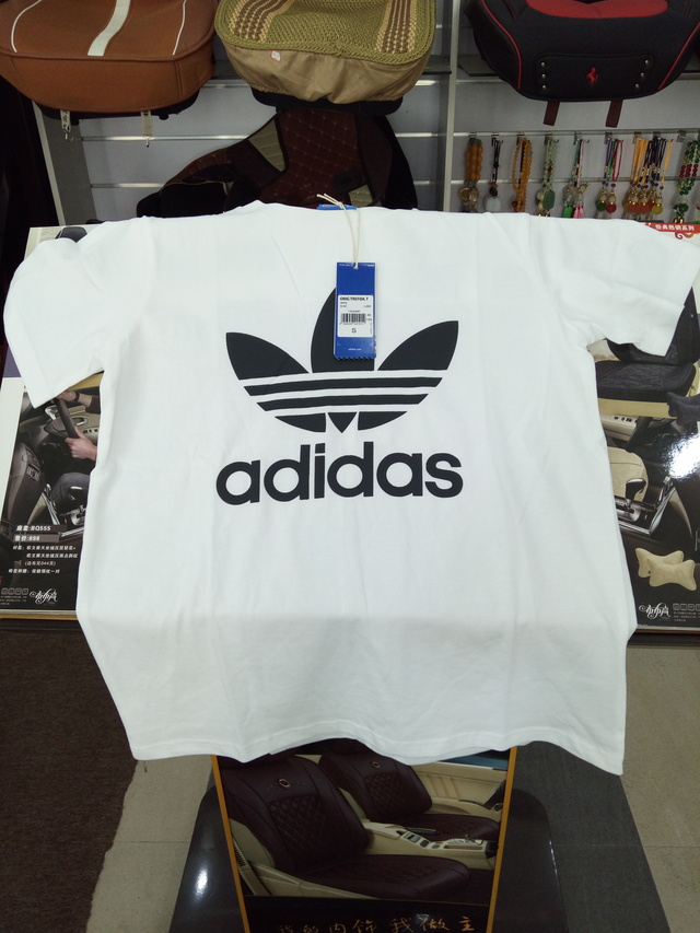 淘宝上买了件阿迪达斯三叶草的衣服,大神们帮忙鉴定下图片