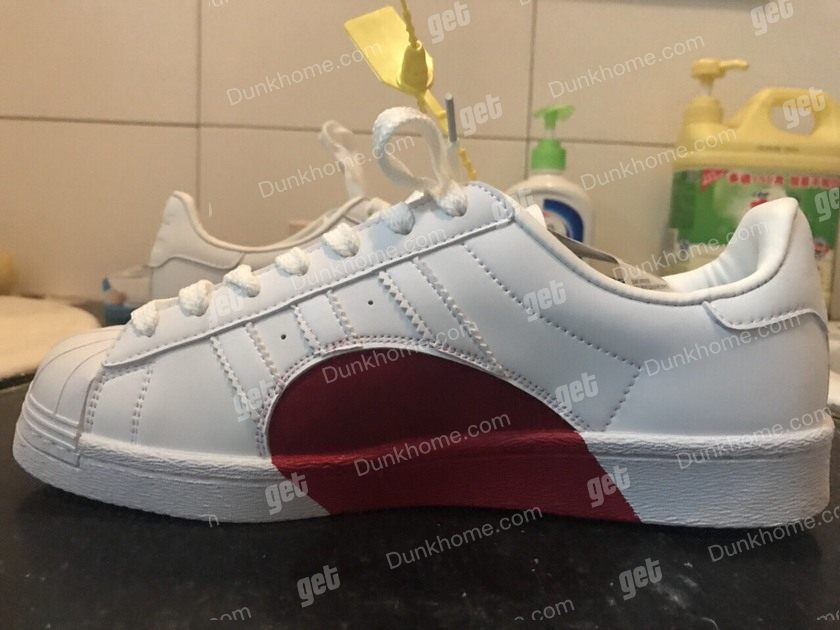 阿迪达斯红心情侣鞋