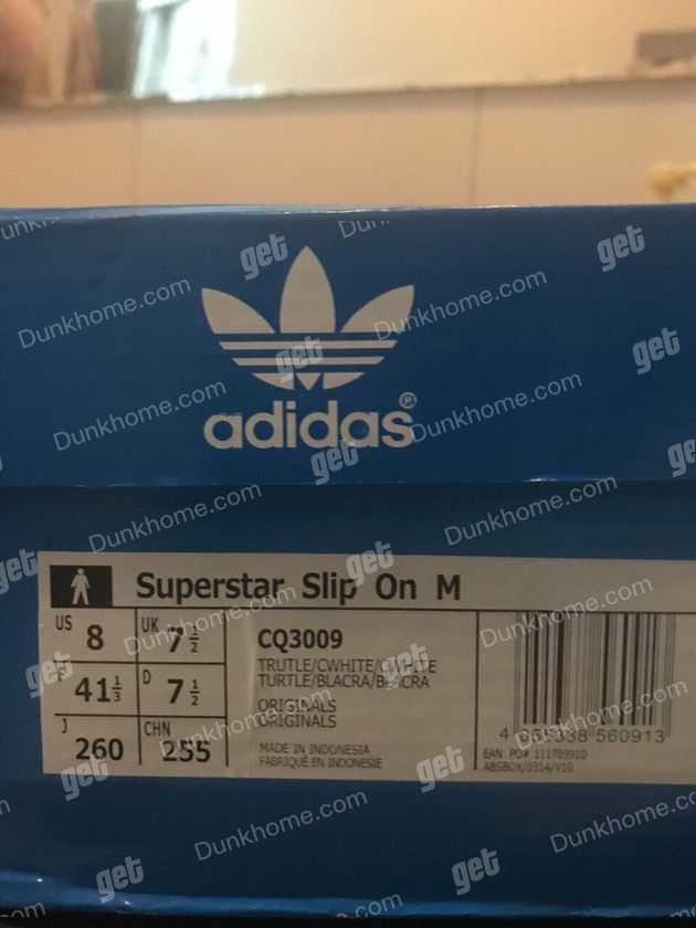 阿迪达斯红心情侣鞋