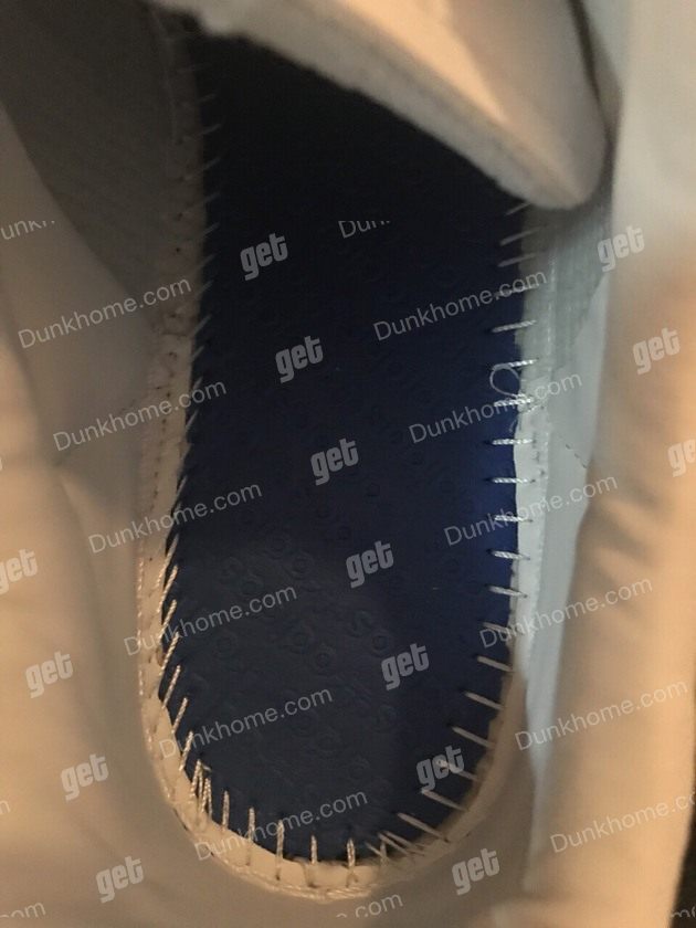 阿迪达斯红心情侣鞋