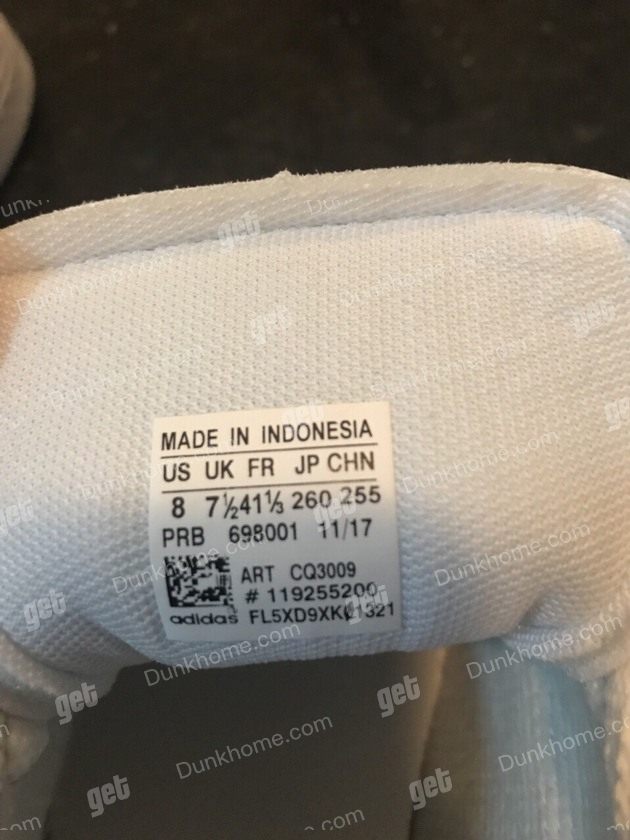 阿迪达斯红心情侣鞋