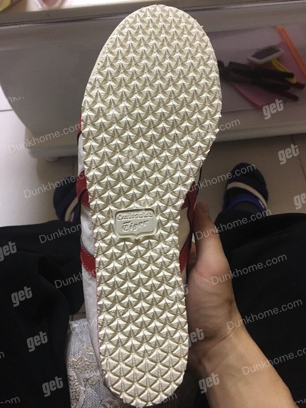 鬼冢虎鞋子,鞋垫粘着取不下来求大神鉴定