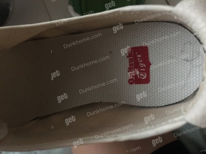 鬼冢虎鞋子,鞋垫粘着取不下来求大神鉴定