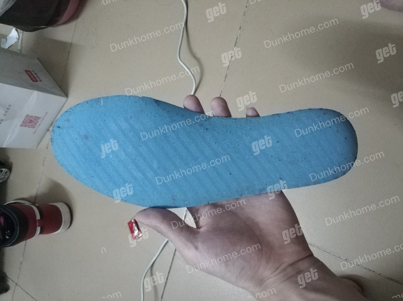 aj1黑红脚趾穿了几次了鞋垫Nike标识已经磨没