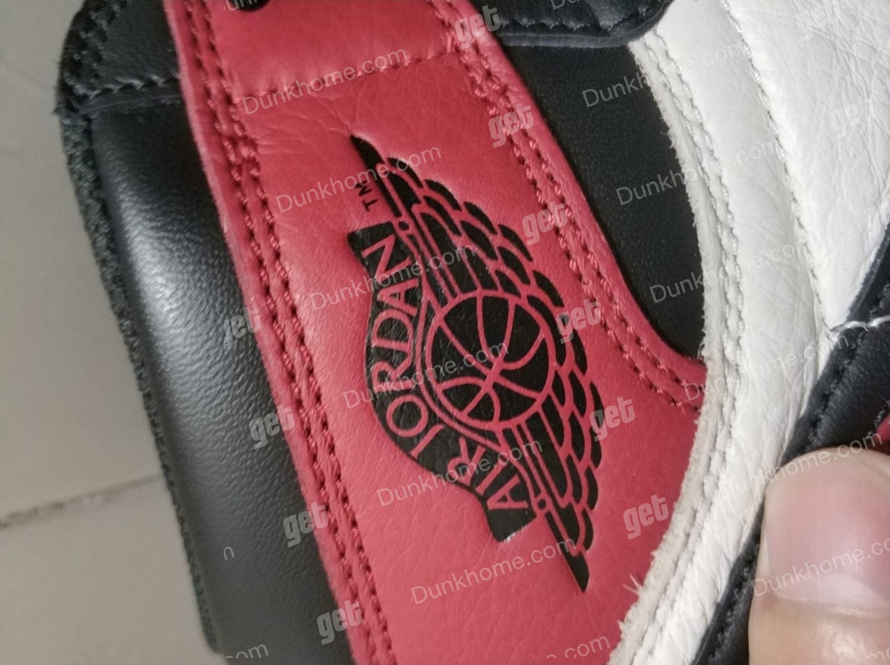 aj1黑红脚趾穿了几次了鞋垫Nike标识已经磨没