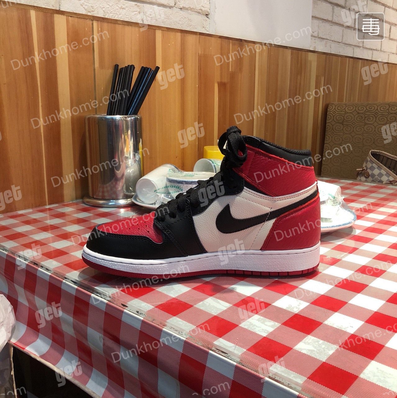 aj 1 黑红脚趾女版