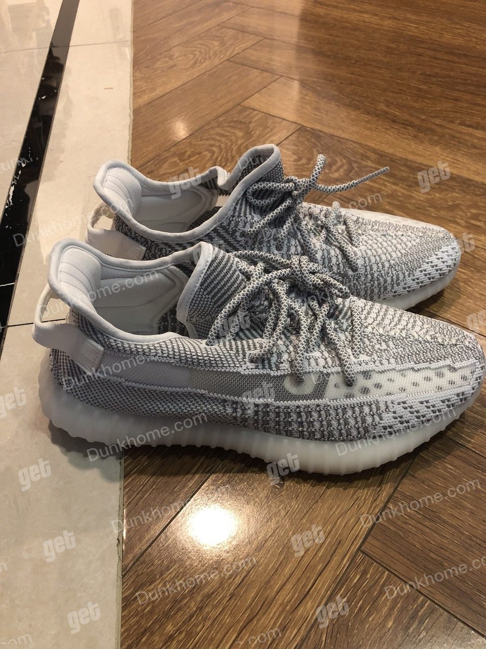 YEEZY V2 350 天使 鞋带反光