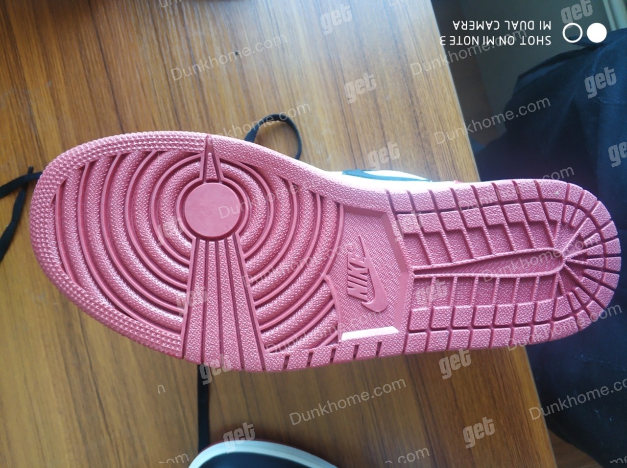 耐克aj1黑红脚趾