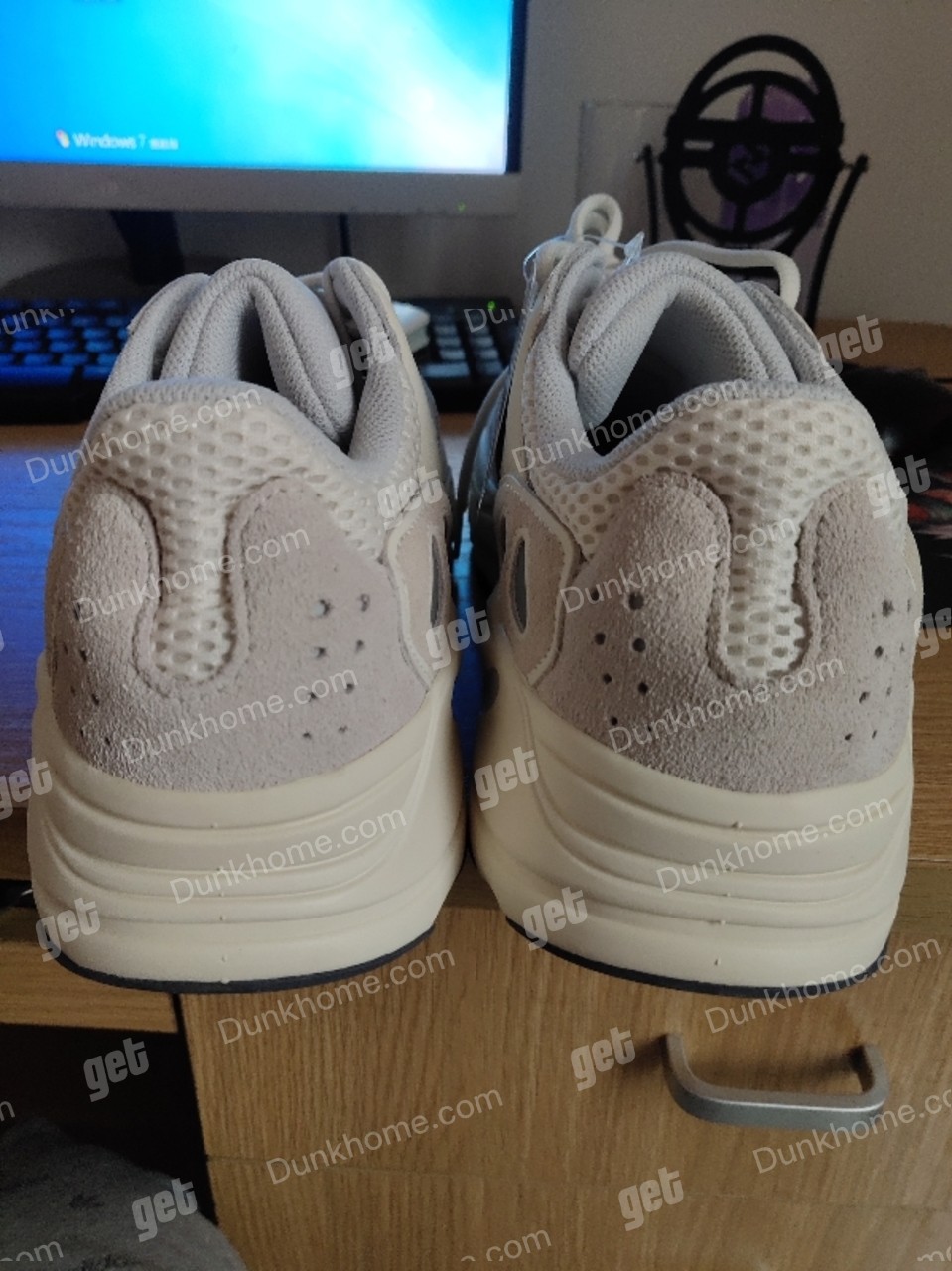 EG7596 三叶草 YEEZY BOOST 700