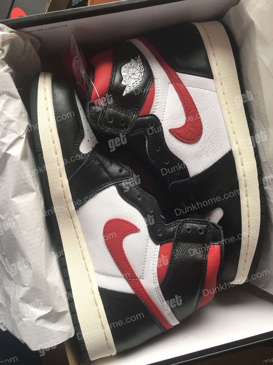 AJ1 红钩黑脚趾