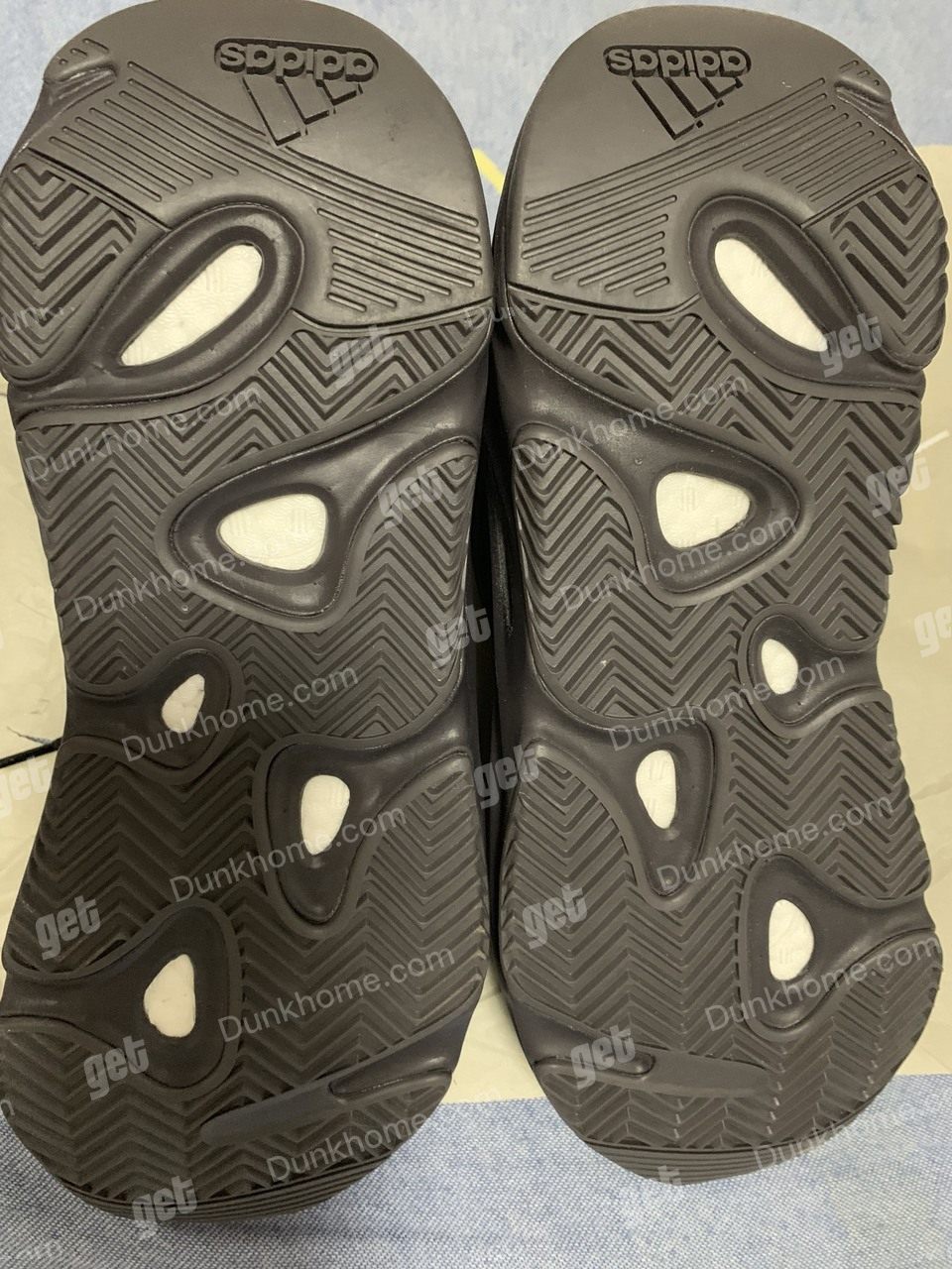 椰子700V2黑魂 FU6684