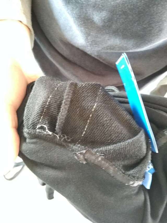 三叶草卫衣 这应该很容易判断吧,一个微商400