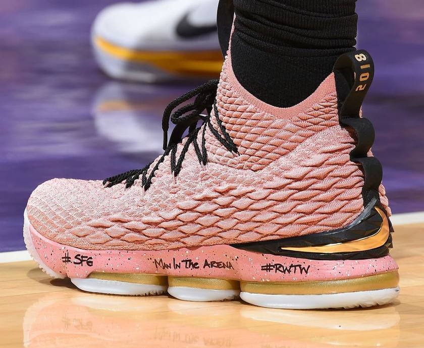 【tirion球鞋杂谈】本赛季詹皇究竟上脚过多少款 nike lebron 15?